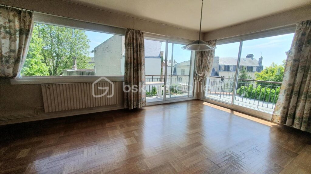 LES GOBELINS / APPARTEMENT DE 100M² / GARAGE / CAVE – 4 pièces – 2 chambres – 100 m²