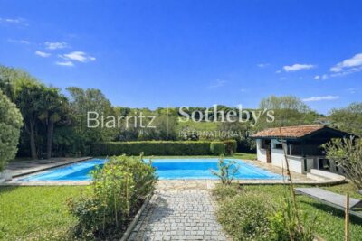 Propriété 1.3 hectares vue montagnes – 9 pièces – 5 chambres – 275 m²