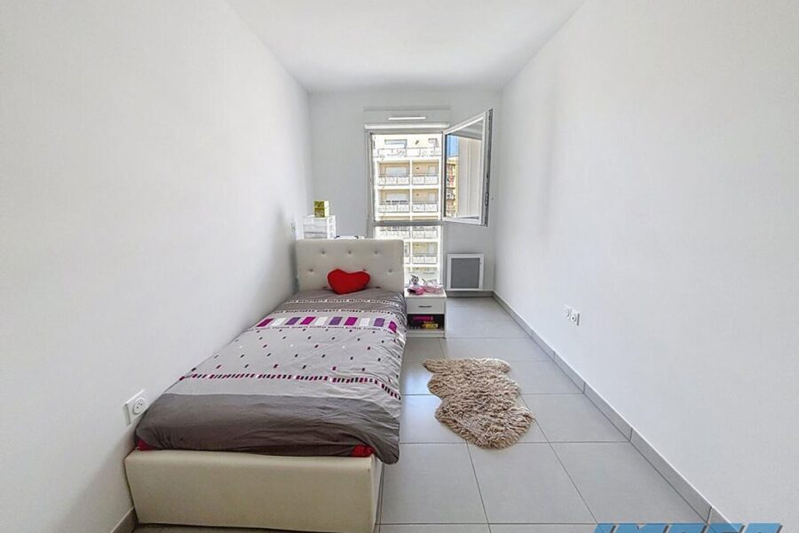 Appartement à vendre à Marseille — Vue sur la ville — photo 6