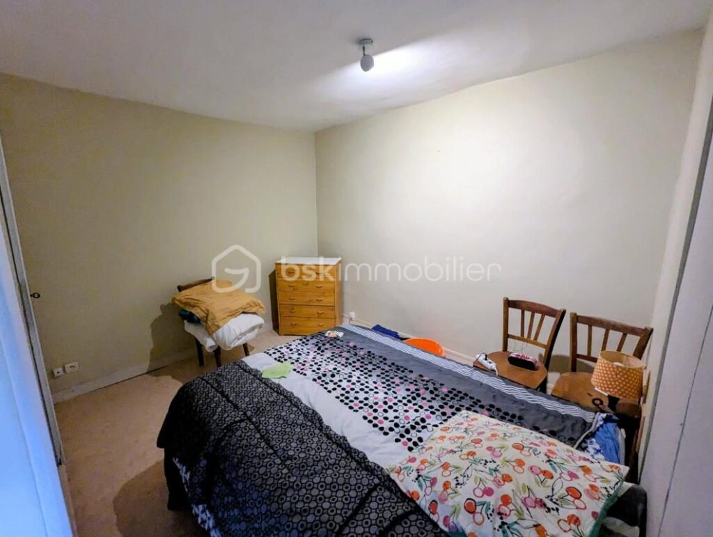 Appartement à vendre – Cœur de ville de FOUGERES avec vue sur le beffroi – 4 pièces – 2 chambres – 63 m²