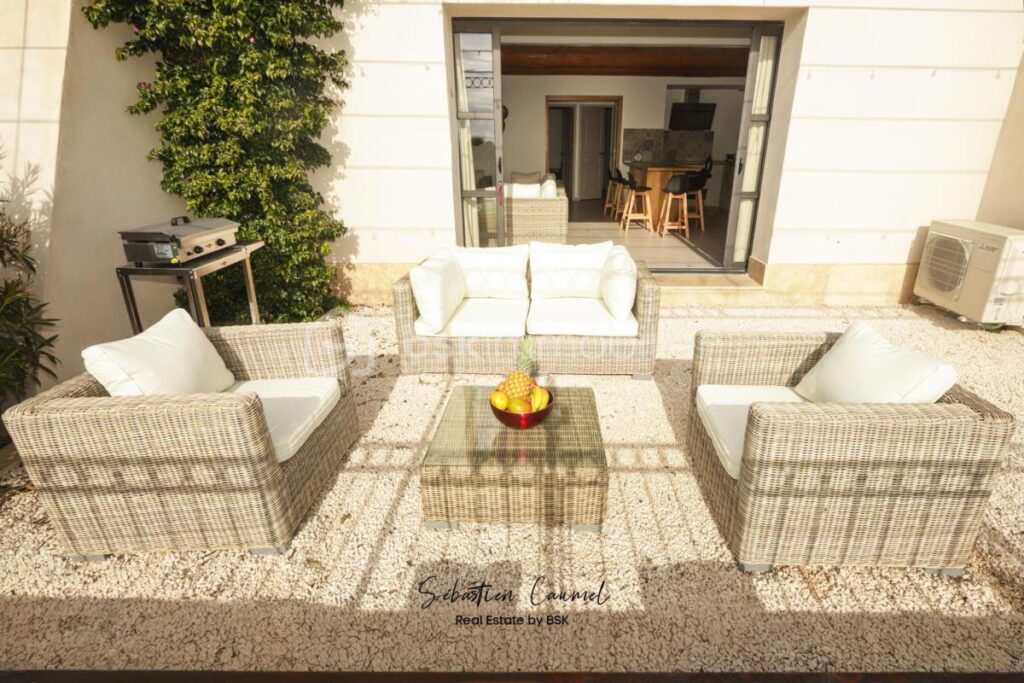 Mireval – Duplex meublé T4 99 m² – Terrasse – Vue étangs et mer – 4 pièces – 3 chambres – 99 m²