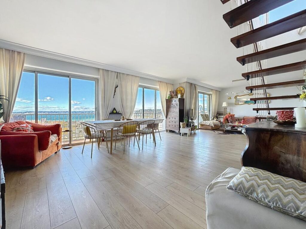 T4/5 Pointe Rouge VUE MER EXCEPTIONNELLE avec GrandeTerrasse – 6 pièces – 3 chambres – 155 m²