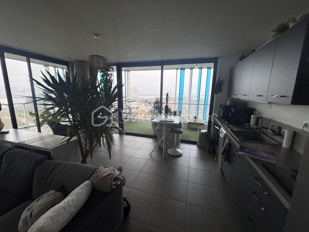 T3 de 68 m² avec TERRASSE de 45 m² et vue exceptionnelle – Bordeaux Euratlantique – 3 pièces – 2 chambres – 68 m²