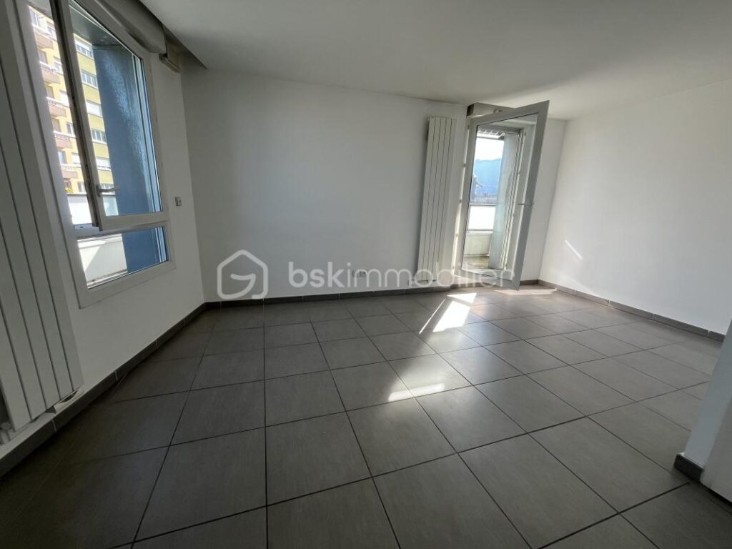 EXCLUSIVITÉ : Vivez au Sommet – T2 bis avec Balcon Panoramique de 25 m² – 3 pièces – 2 chambres – 51 m²