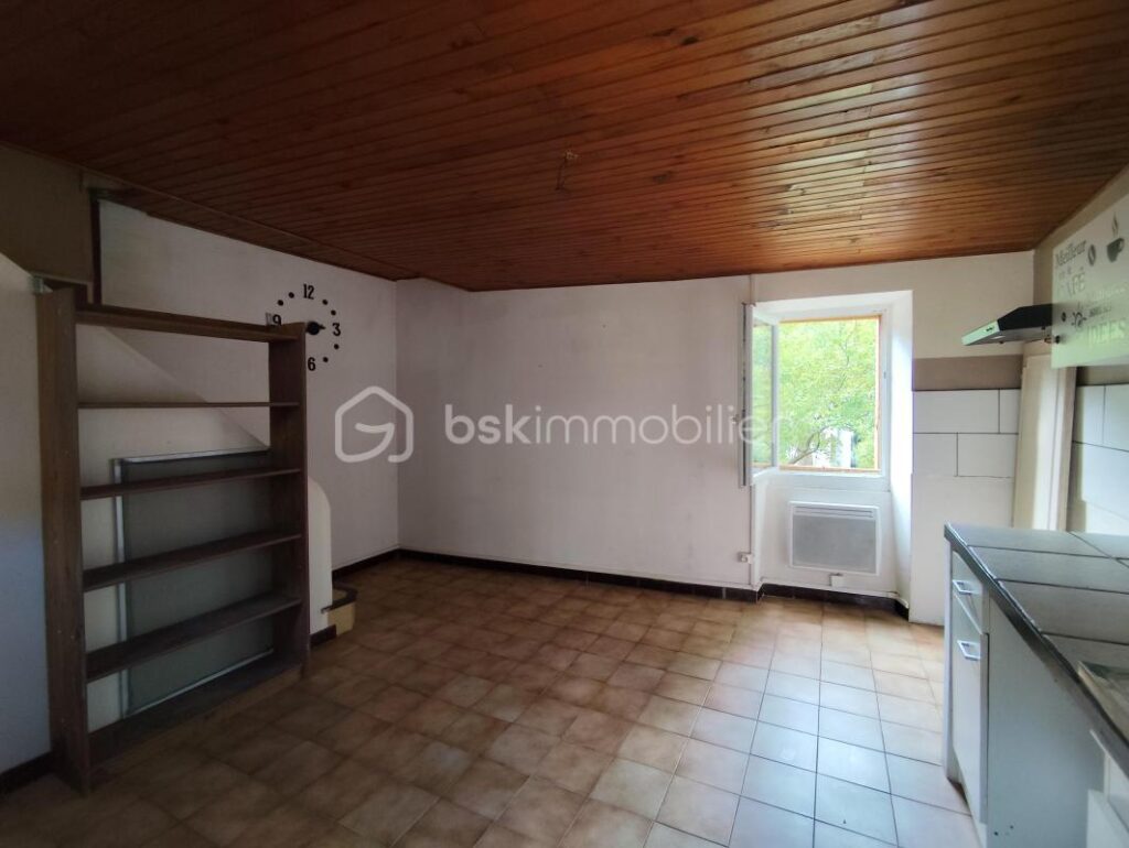 🏡 Maison de village 120 m² – Atypique & pleine de charme – Jardin intimiste 🌿 – 6 pièces – 3 chambres – 120 m²