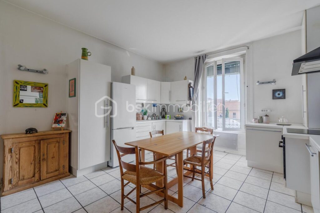 Charmant T3 traversant en duplex au sein d’une petite copropriété à MONTCHAT Lyon 3 – 3 pièces – 2 chambres – 63 m²