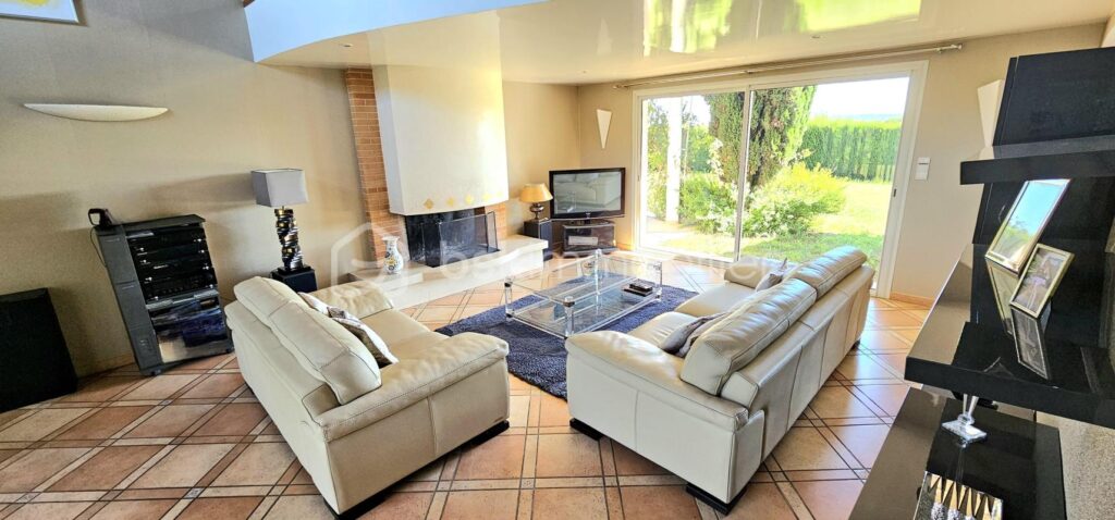 Villa d&rsquo;architecte – 7 pièces – 4 chambres – 181 m²