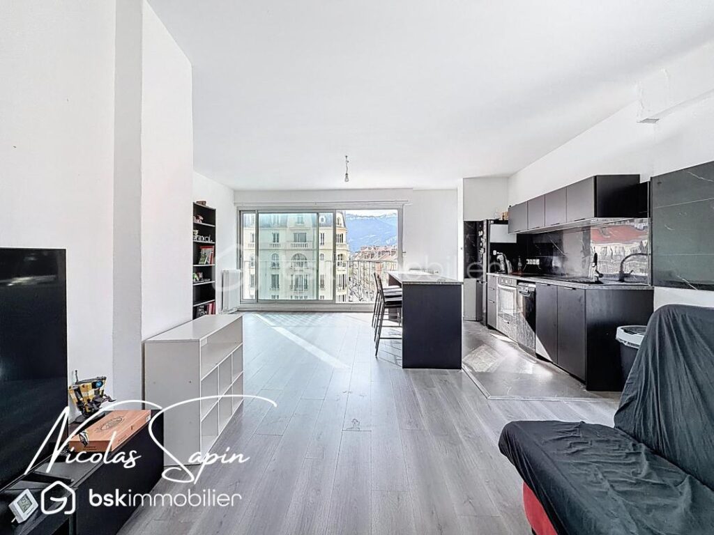 T3 sur Grenoble aux portes du centre-ville avec vue dégagée – 3 pièces – 1 chambre – 66 m²