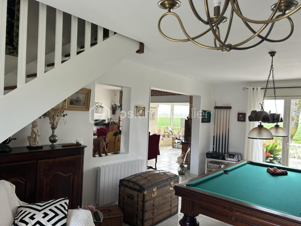 Maison spacieuse et lumineuse de 145m² avec terrasse agréable – 7 pièces – 3 chambres – 145 m²