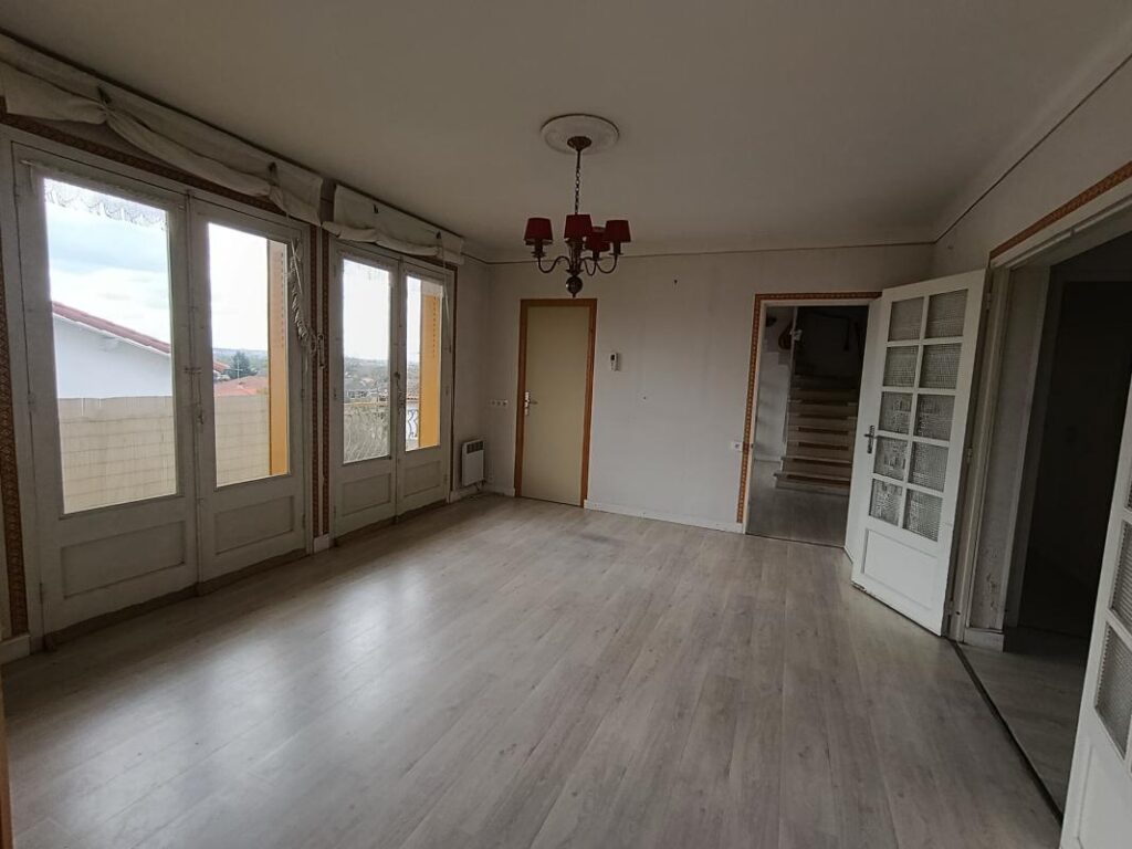 PROCHE TOUTES COMMODITES, BEL ENVIRONNEMENT – 5 pièces – 4 chambres – 186 m²
