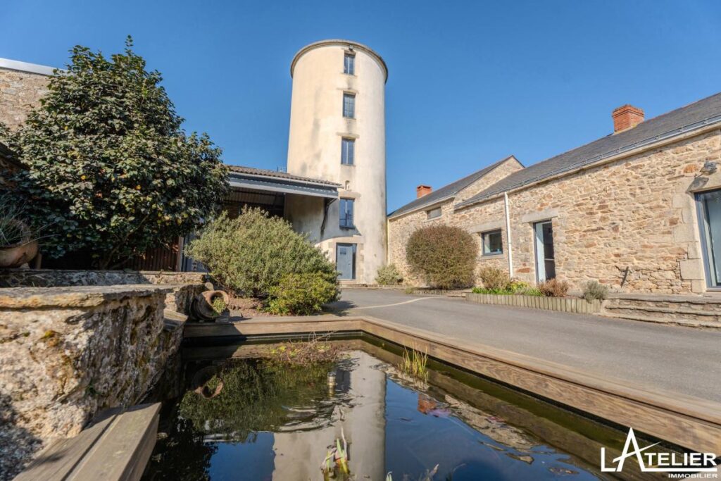 Maison en pierres bon état fort potentiel, atypique – 9 pièces – 5 chambres – 273 m²