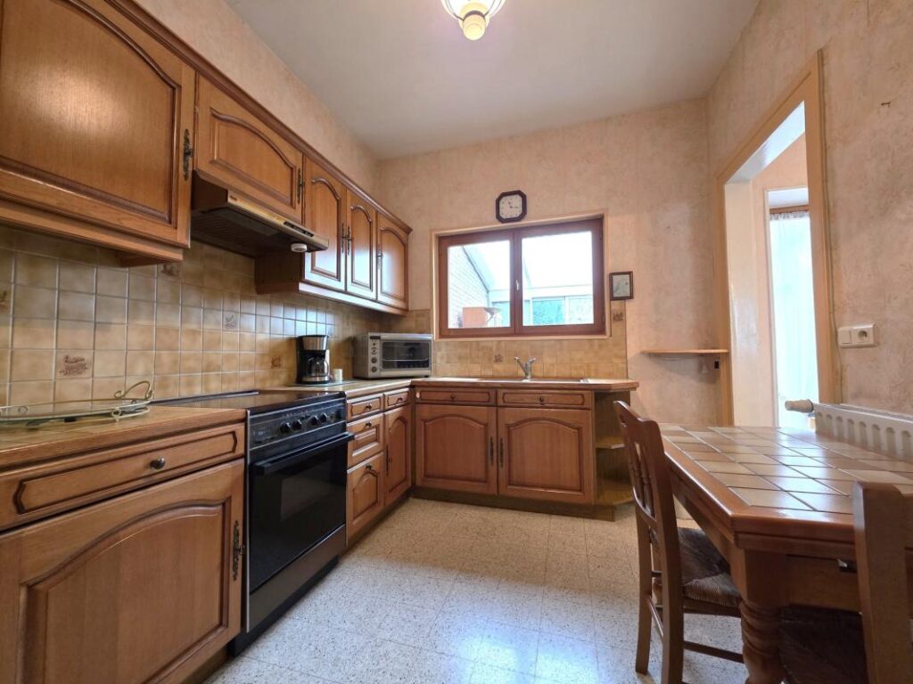 Maison mitoyenne 125m² avec véranda et jardin clos – 6 pièces – 2 chambres – 125 m²