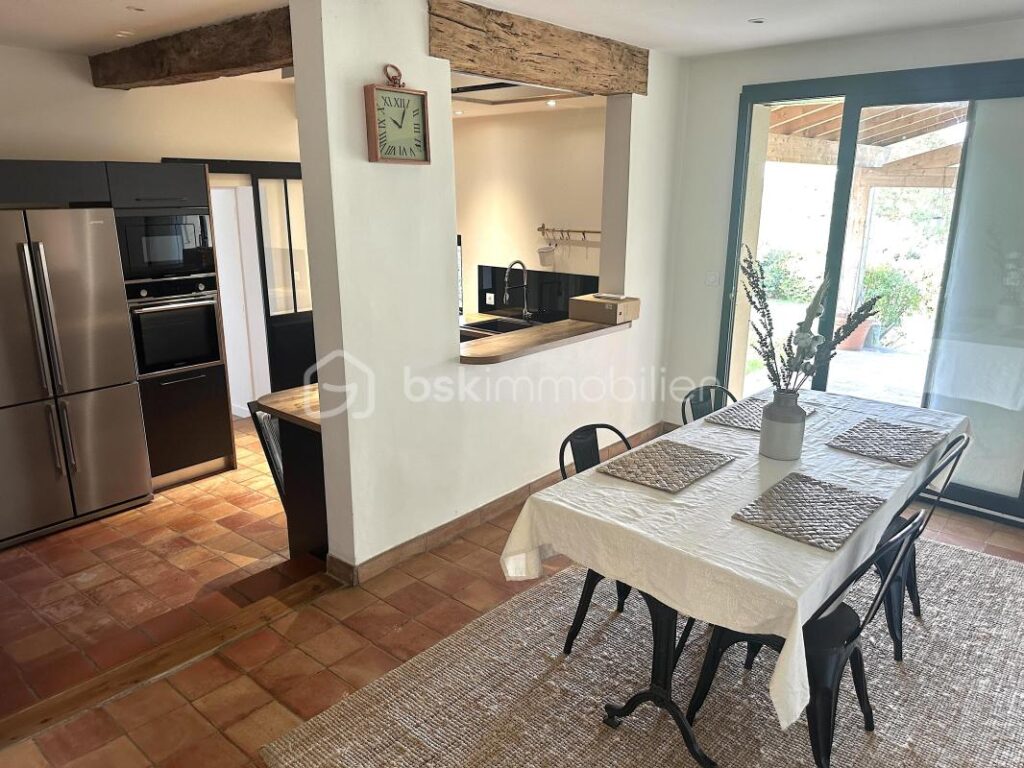 Maison 6 pièces – 215m2 – 6 pièces – 4 chambres – 215 m²