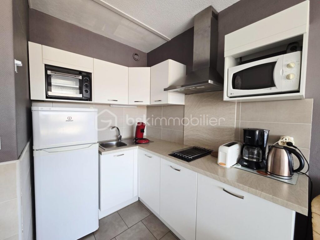 EN EXCLUSIVITE – VUE ETANG – ASCENSEUR – 1 pièce – NR chambres – 25 m²