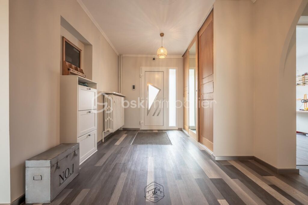 🏡 Maison 166 m² avec piscine et vue dégagée – Fèves – 8 pièces – 4 chambres – 166 m²