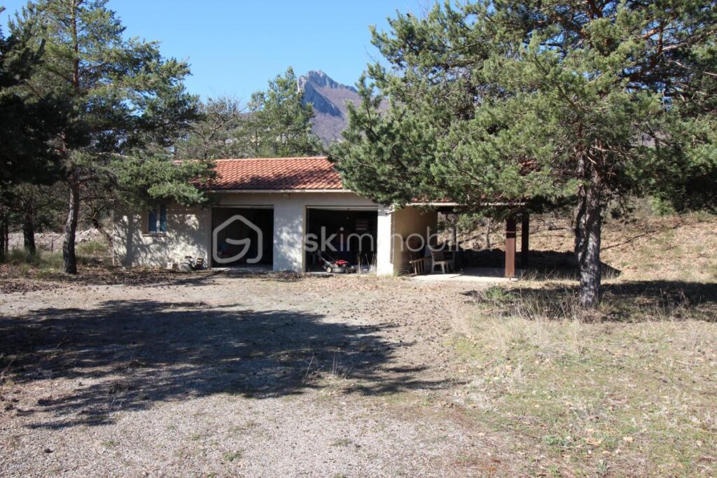 🌿 Terrain d’exception 1 750 m² – Vue montagnes – Cadre naturel préservé – NR pièces – NR chambres – 1757 m²