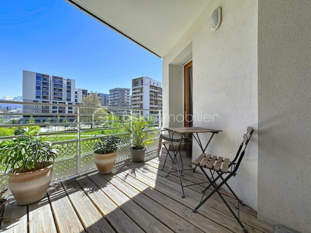 📍 T3 lumineux avec terrasse – 67,5 m² – Presqu’île de Grenoble (2015) 10 rue Capitaine Lanvin Lespiau – 3 pièces – 2 chambres – 67 m²
