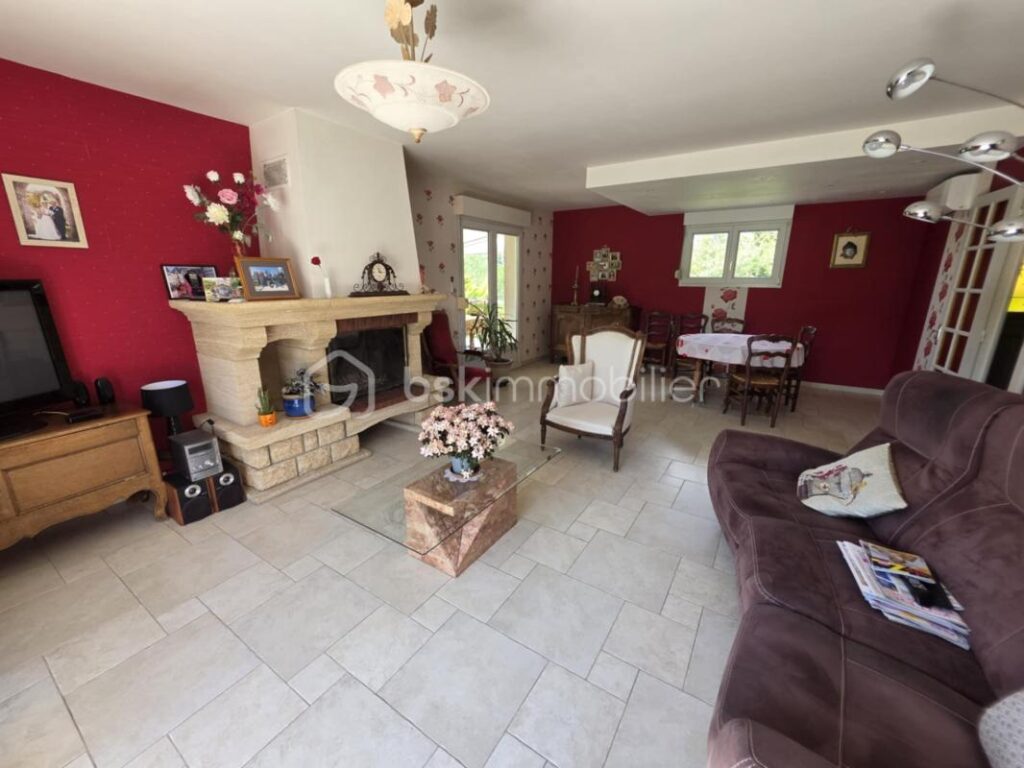 Maison de 152m2 avec sous sol , étang et terrain d’environ 9000m2 – 6 pièces – 4 chambres – 152 m²