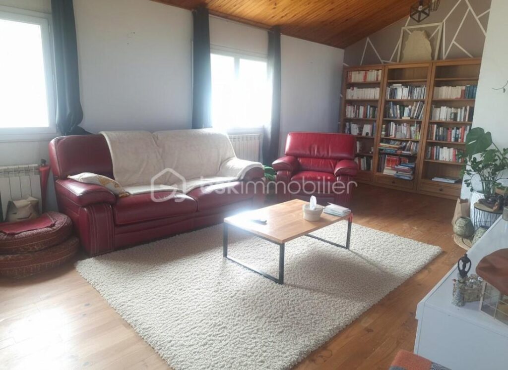 VILLA 155M² AVEC PISCINE – APPARTEMENT INDEPENDANT 35M² – 7 pièces – 5 chambres – 190 m²