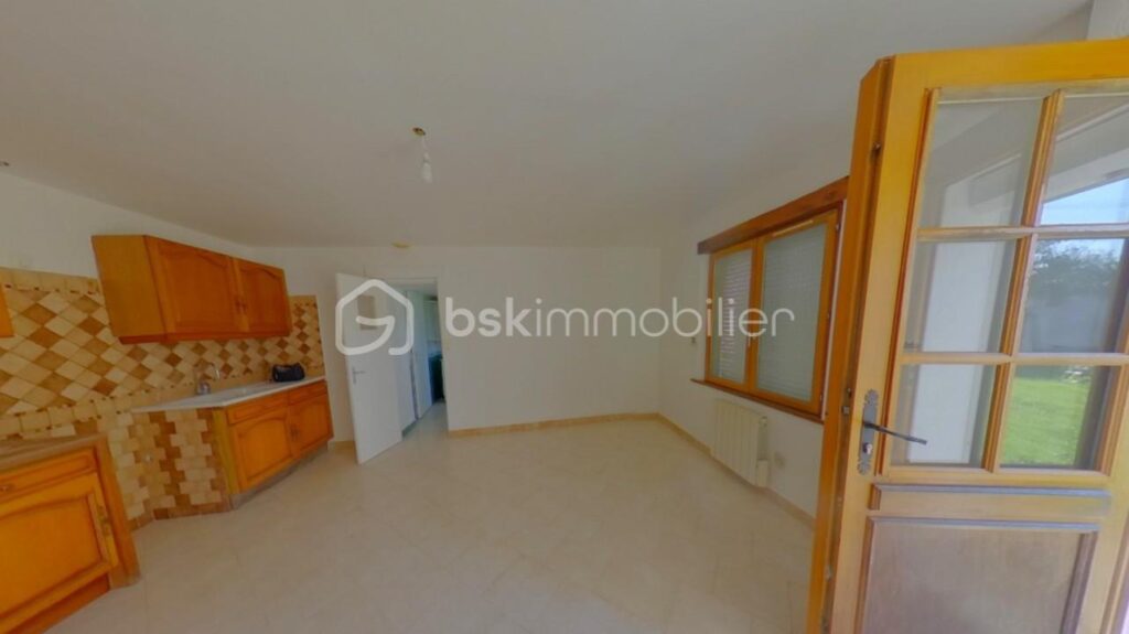 Longère de 92 m² sur 4065 m² de terrain – 6 pièces – 3 chambres – 92 m²