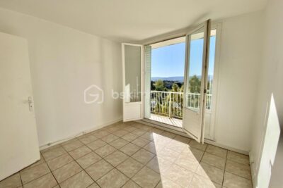 Appartement 4 pièces – 66 m² – Lumineux – Vue dégagée – Fort potentiel – 5 pièces – 3 chambres – 66 m²