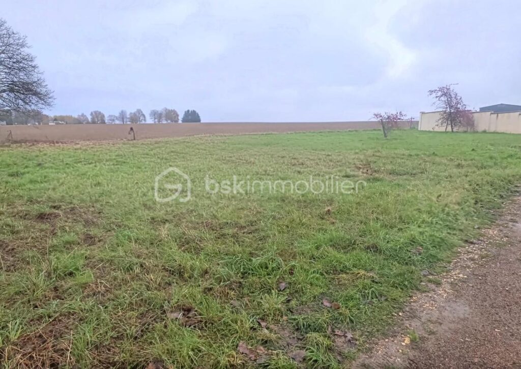 Terrain Constructible de 1095 m² à Savigny sur Clairis – NR pièces – NR chambres – 1095 m²