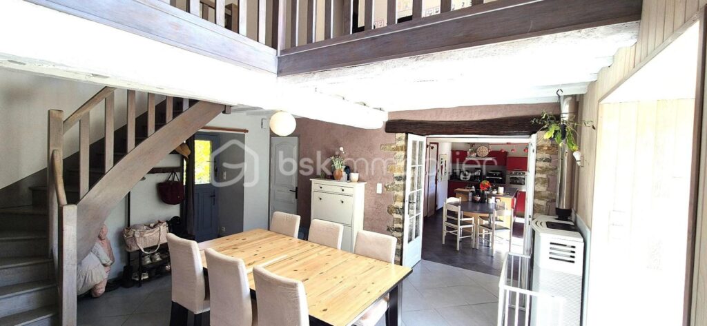 Maison de caractère en pierre rénovée – 7 pièces – 4 chambres – 165 m²