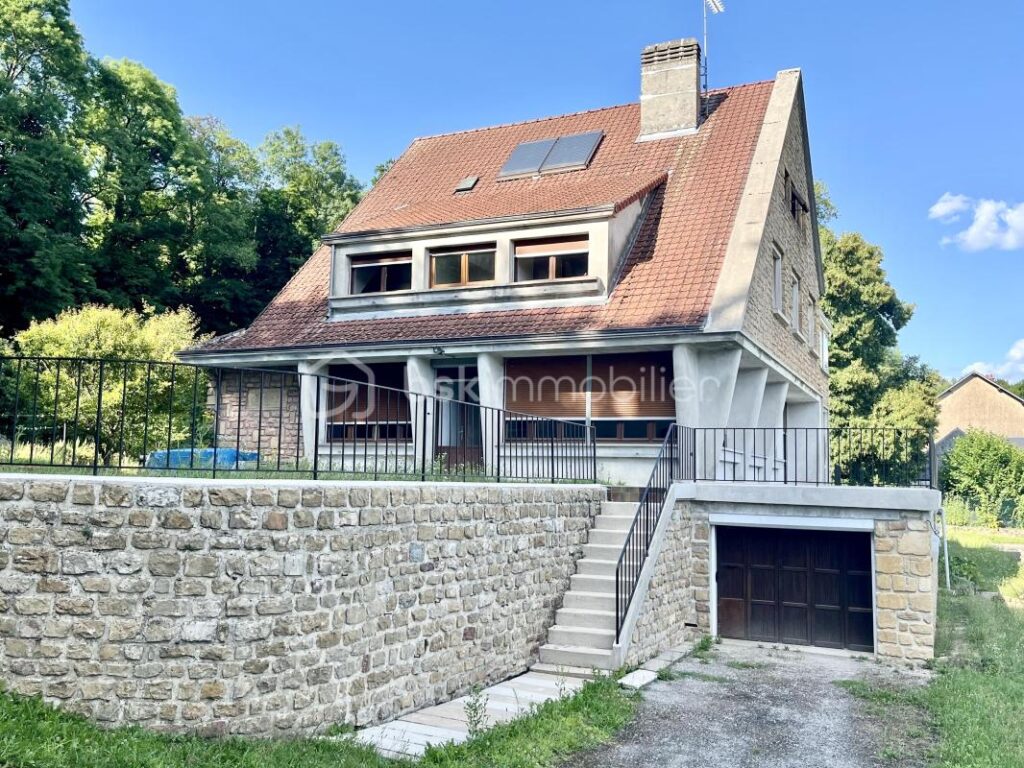 Maison d’architecte de 298 m² dans parc arboré de 7609 m² – 11 pièces – 7 chambres – 298 m²