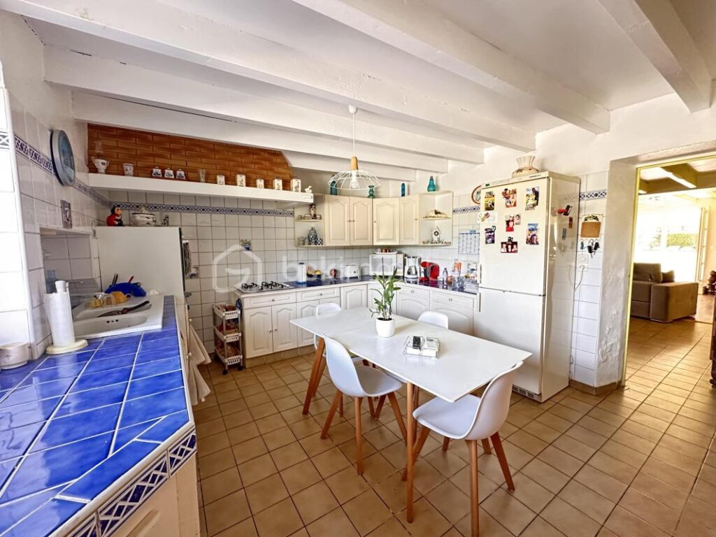 **Maison landaise de caractère avec piscine et parc arboré – Fort potentiel** – 5 pièces – 4 chambres – 164 m²