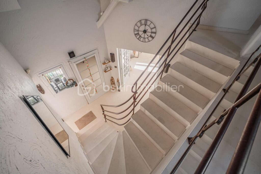 ***EXCLUSIVITÉ À BERNIN : LA VILLA FAMILIALE 7 PIECES PAR EXCELLENCE – ÉLÉGANCE & PANORAMA – 7 pièces – 4 chambres – 213 m²