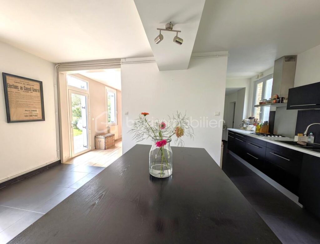 Maison de charme et sa dépendance 𝐚𝐮𝐱 𝐩𝐨𝐫𝐭𝐞𝐬 𝐝𝐮 𝐇𝐚𝐯𝐫𝐞, 𝐯𝐢𝐞 𝐝𝐞 𝐩𝐥𝐚𝐢𝐧-𝐩𝐢𝐞𝐝, 𝐣𝐚𝐫𝐝𝐢𝐧 𝐜𝐥𝐨𝐬 𝐞𝐭 𝐚𝐫𝐛𝐨𝐫é – 6 pièces – 4 chambres – 180 m²