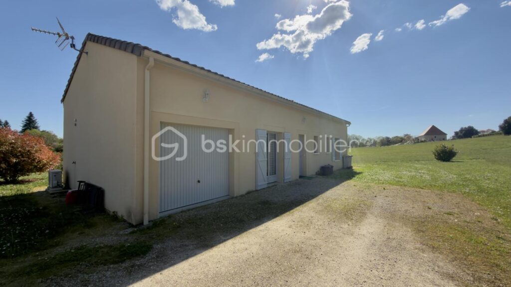 Maison contemporaine de plain-pied – Lumineuse – Grand terrain – 4 pièces – 3 chambres – 89 m²