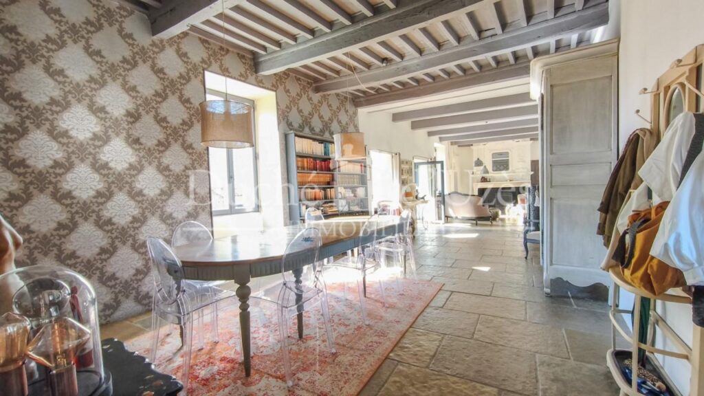 Maison – 14 pièces – 7 chambres – 330 m²