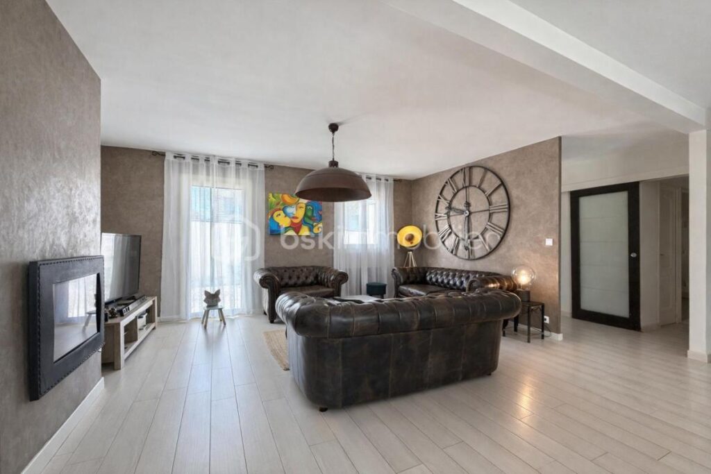 À vendre – Ensemble immobilier avec fort potentiel aux portes de Meaux, sur la commune de Poincy – 10 pièces – 8 chambres – 245 m²