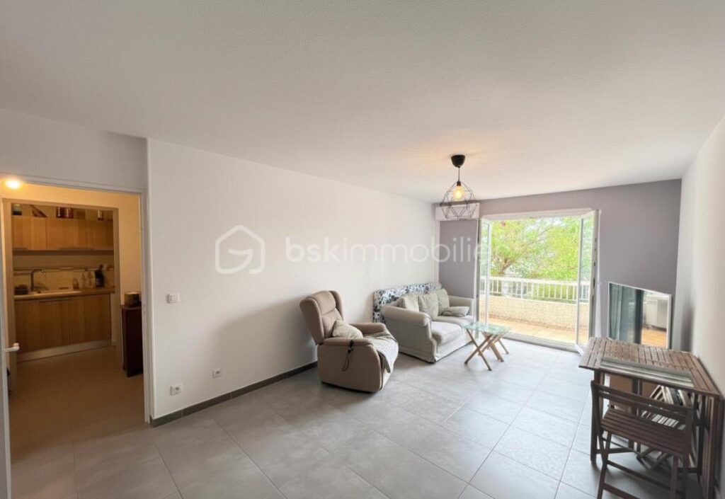 EXCLUSIVITE A PEYMEINADE – 2 PIÈCES 52 m² – DERNIER ÉTAGE – BALCON – PARKING – 2 pièces – 1 chambre – 51 m²