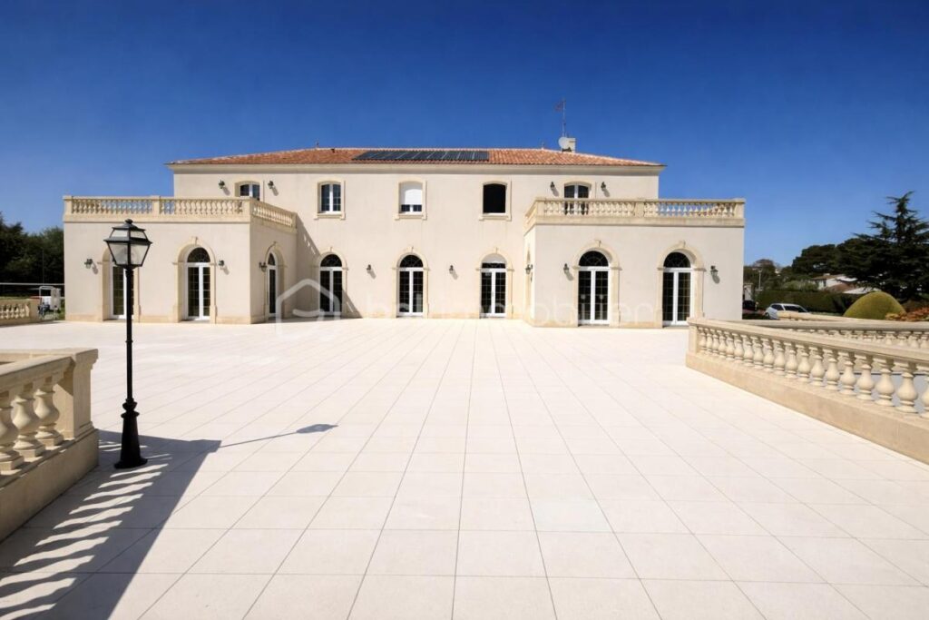 PROPRIÉTÉ 483m2 – 12 pièces – 8 chambres – 483 m²