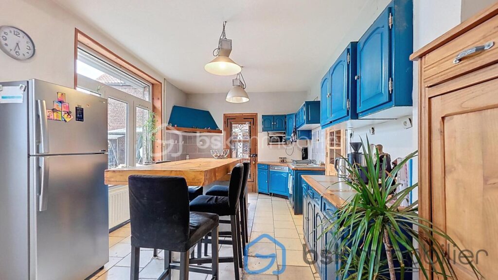 Maison semi-individuelle 4 chambres et parking spacieux – 6 pièces – 4 chambres – 162 m²