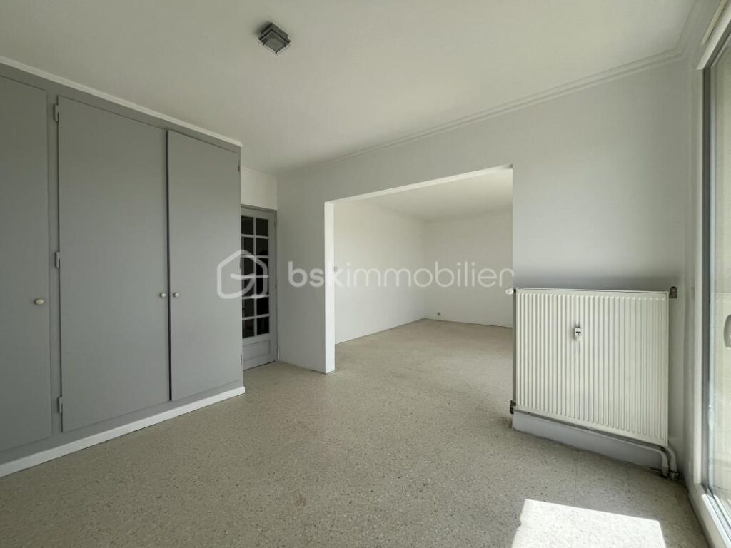 Appartement lumineux – Dernier étage – Fort potentiel – 2 pièces – 1 chambre – 65 m²