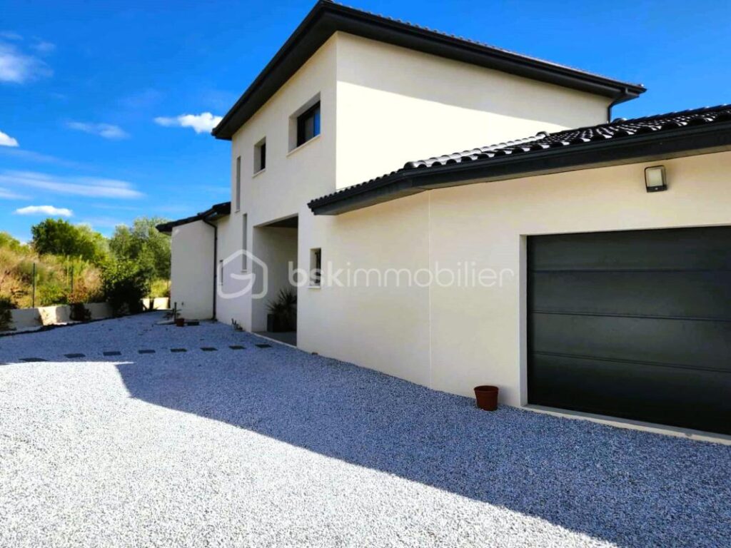 Splendide villa avec vue dominante – 5 pièces – 4 chambres – 171 m²
