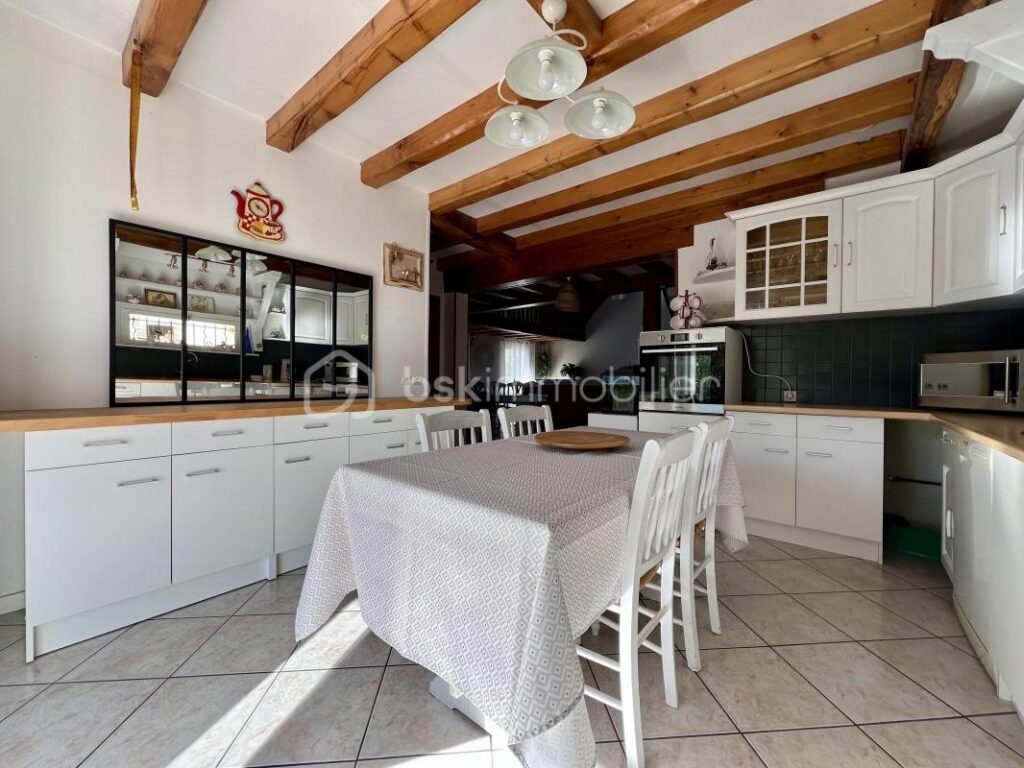 Maison traditionnelle – 5 pièces – 3 chambres – 162 m²