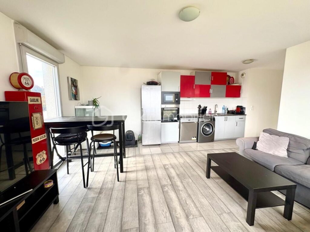 Appartement F4 avec balcon et 2 places de parkings en sous sol – 4 pièces – 3 chambres – 74 m²