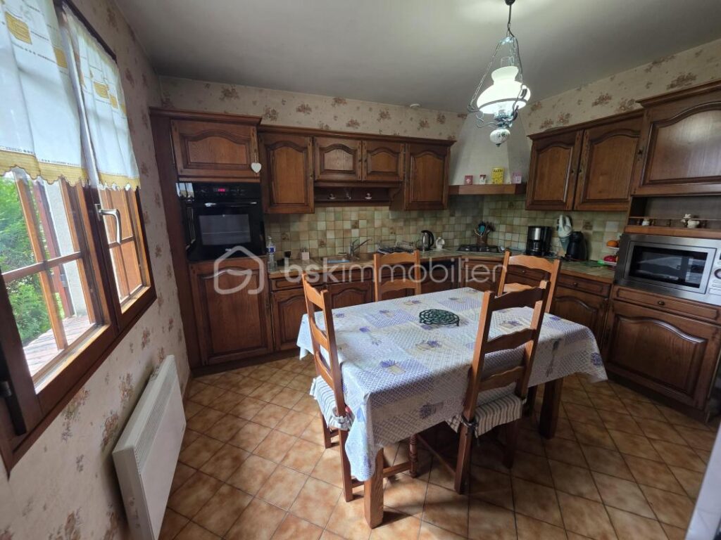 Maison traditionnel à Paron (89100), à 10 min de la gare de Sens – 4 pièces – 3 chambres – 121 m²