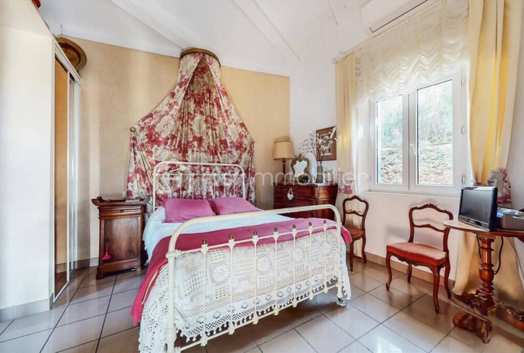 Maison Type 4 / 5 136 m² sur 1400 m² de terrain – 5 pièces – 3 chambres – 136 m²