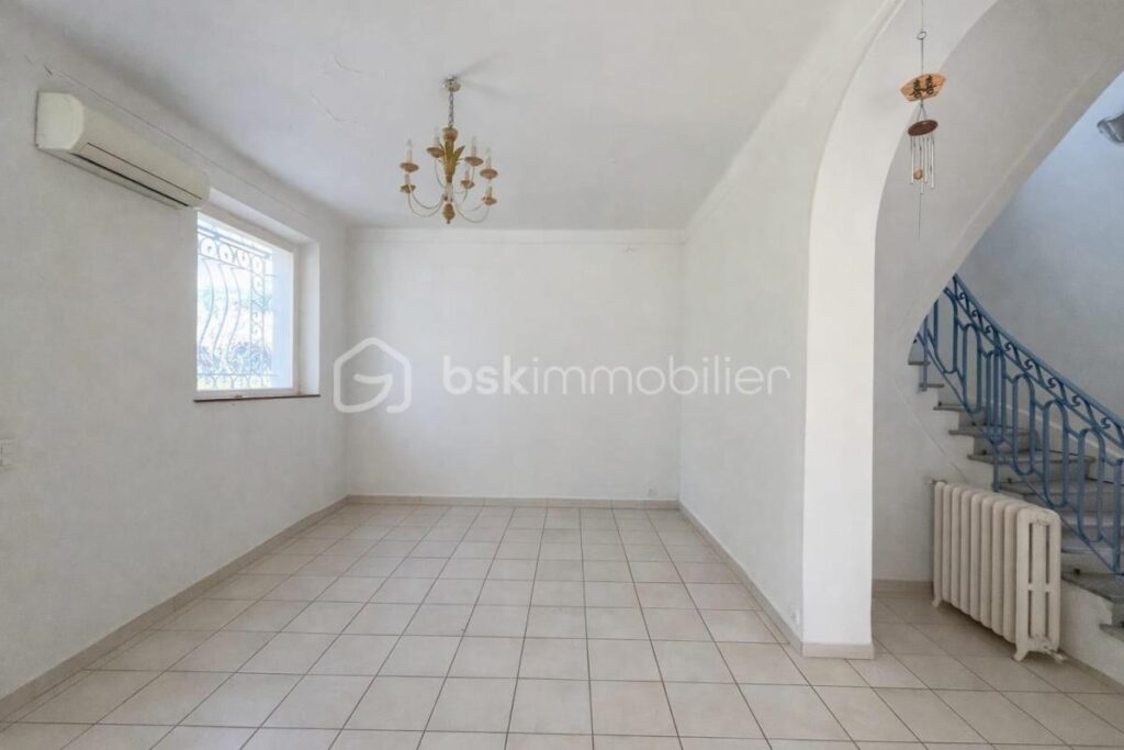 Centre de Saint-Raphaël – Élégante propriété de caractère des années 1930, vue mer sur un emplacement d’exception – 11 pièces – 5 chambres – 320 m²