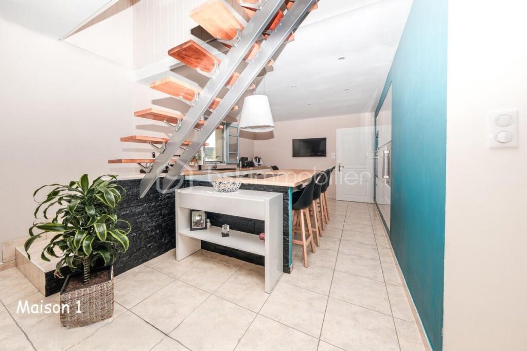 ENSEMBLE IMMOBILIER – 2 MAISONS FAMILIALES + 2 DÉPENDANCES AMÉNAGÉES – VUE PYRÉNÉES – TERRAIN 4500M² – 10 MN LOURDES – 16 pièces – 12 chambres – 410 m²