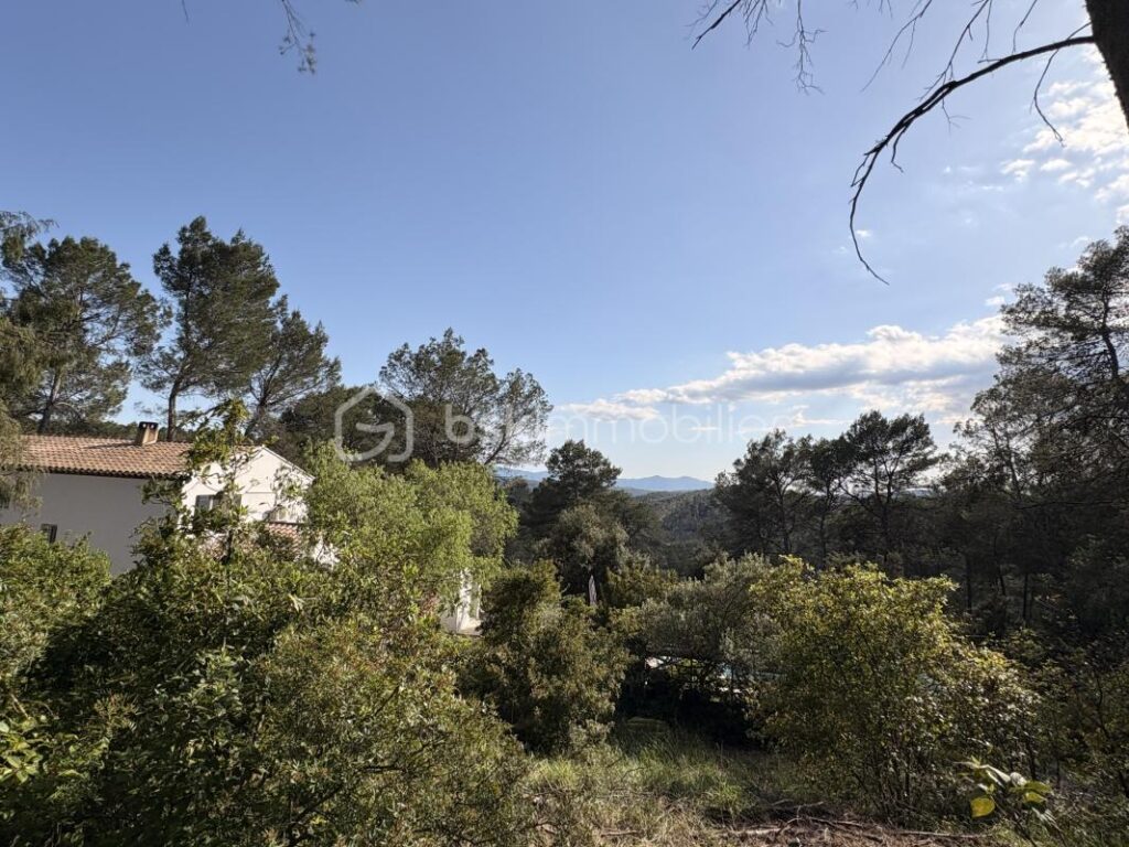 MAISON FAMILIALE 190 M2 – TARADEAU – 8 pièces – 5 chambres – 190 m²