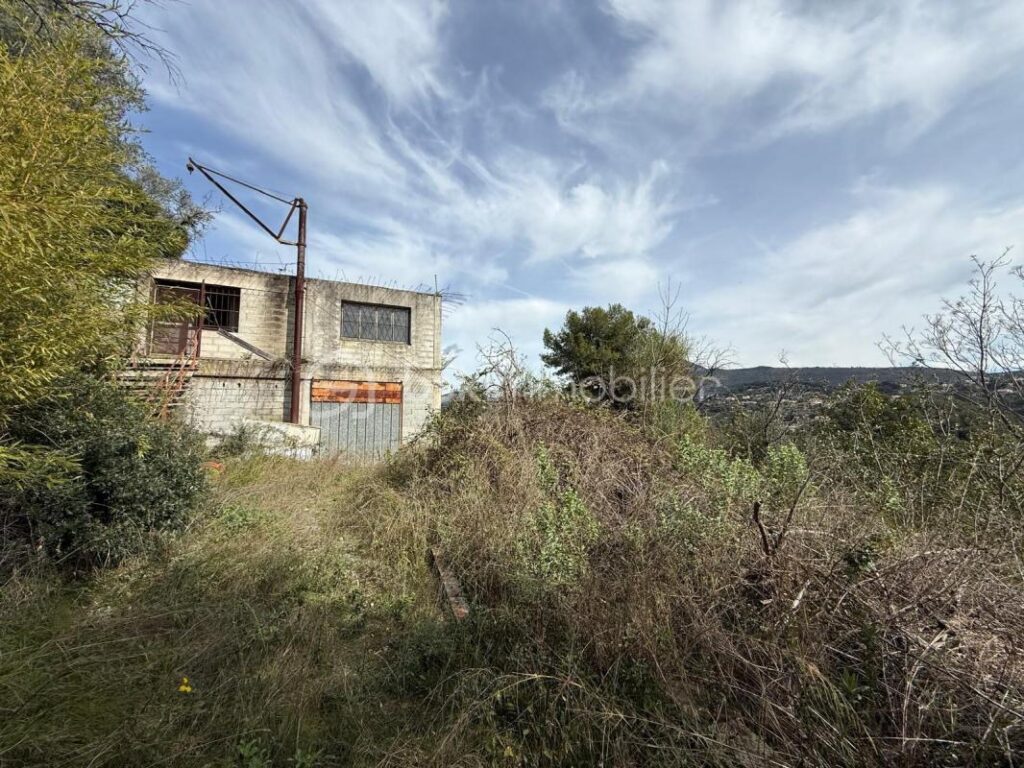 COLOMARS – IDEAL INVESTISSEUR – MAISON EN TRAVAUX INACHEVES – 500M² – TERRAIN 1975 M² – 20 MIN NICE – 6 pièces – 5 chambres – 499 m²