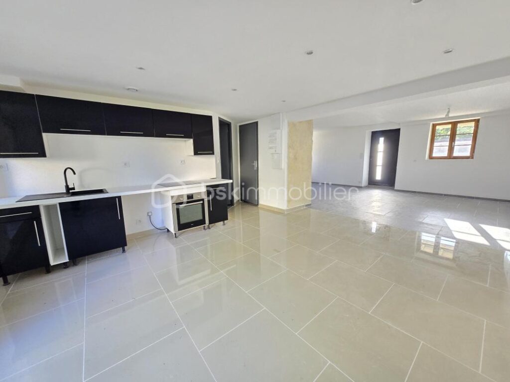 Magnifique Maison de village de 133m² à Saint Léger des Vignes – 6 pièces – 5 chambres – 133 m²