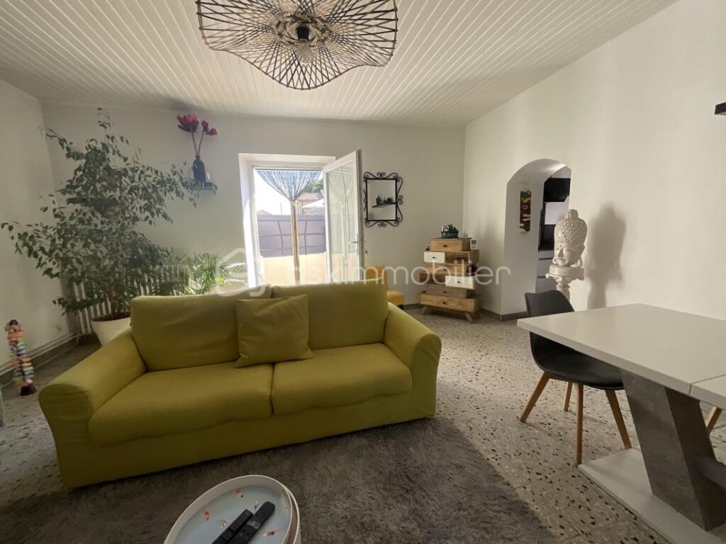 Charme bucolique et tranquillité à La Grand-Combe : Maison de village rénové avec terrasses ensoleillées – 3 pièces – 2 chambres – 65 m²