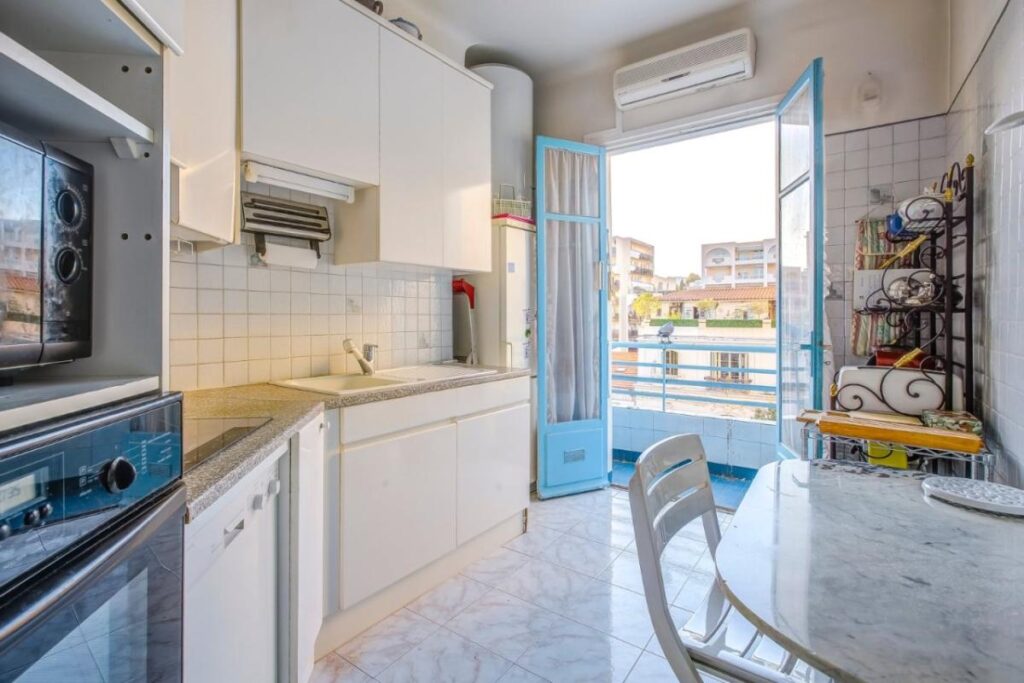 A VENDRE NICE VUE MER PROMENADE DES ANGLAIS 73 m² – 2 pièces – 1 chambre – 73 m²